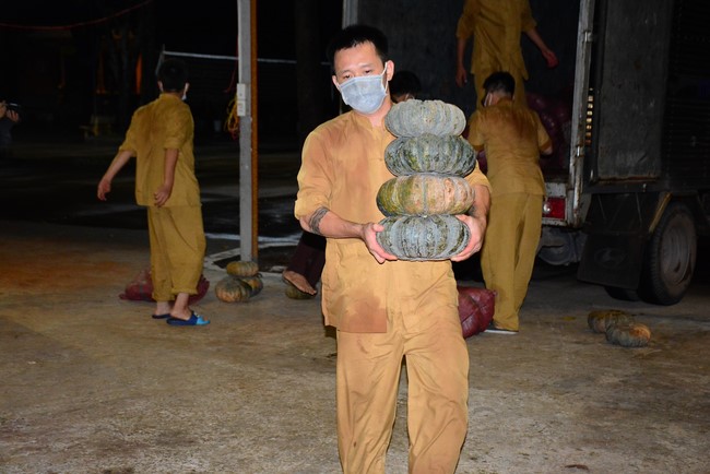 Continuing to support people in need in the Covid-19 pandemic of Hoang Phap Pagoda (series 7)